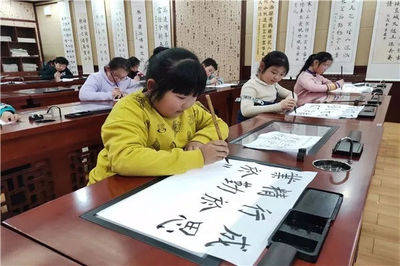 淄博华侨城小学软笔书法社团 智慧书法教室赋能传统书法教育新发展